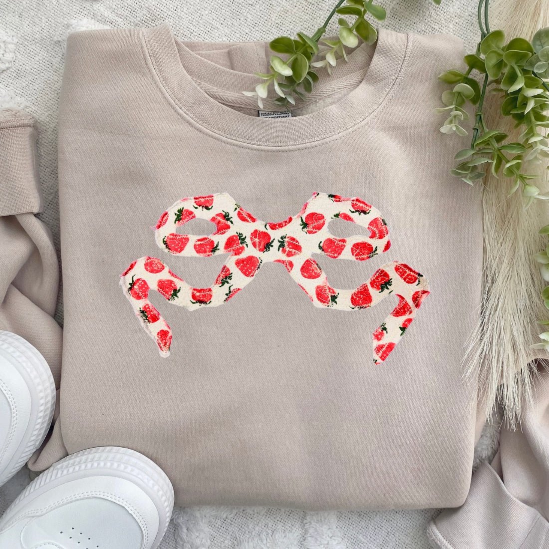 'Strawberry Charm' Appliqué Stitch Cozy Crew